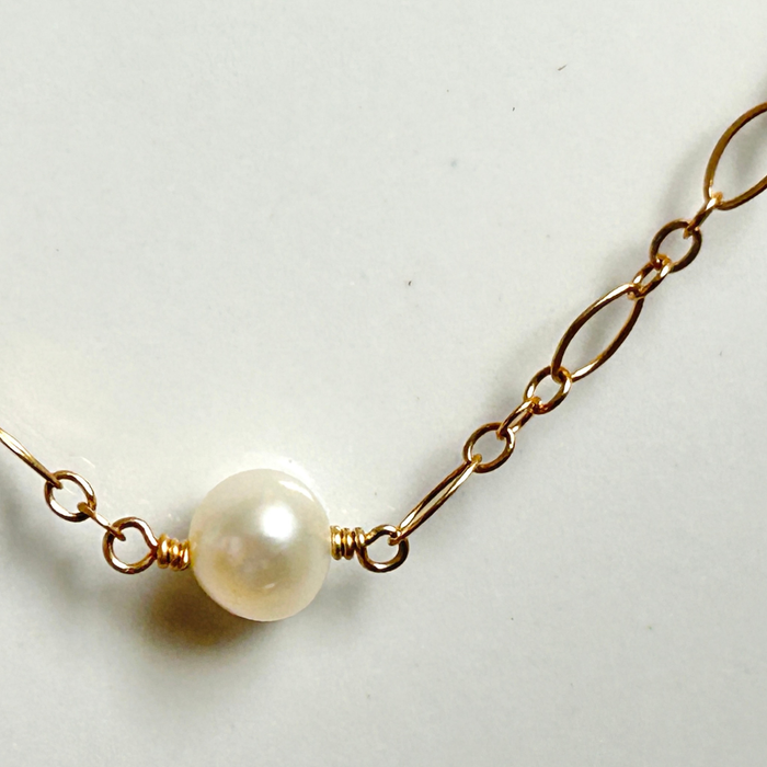 Oval Link and Single Pearl Necklace