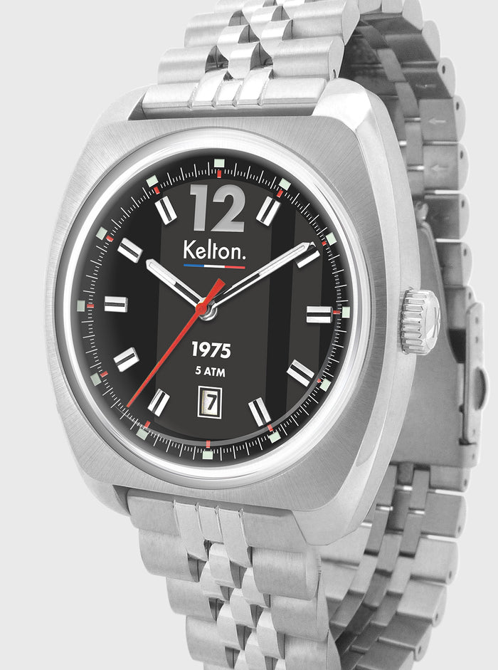Montre Kelton acier : cadran noir détaillé, index blancs, aiguilles rouges et noires