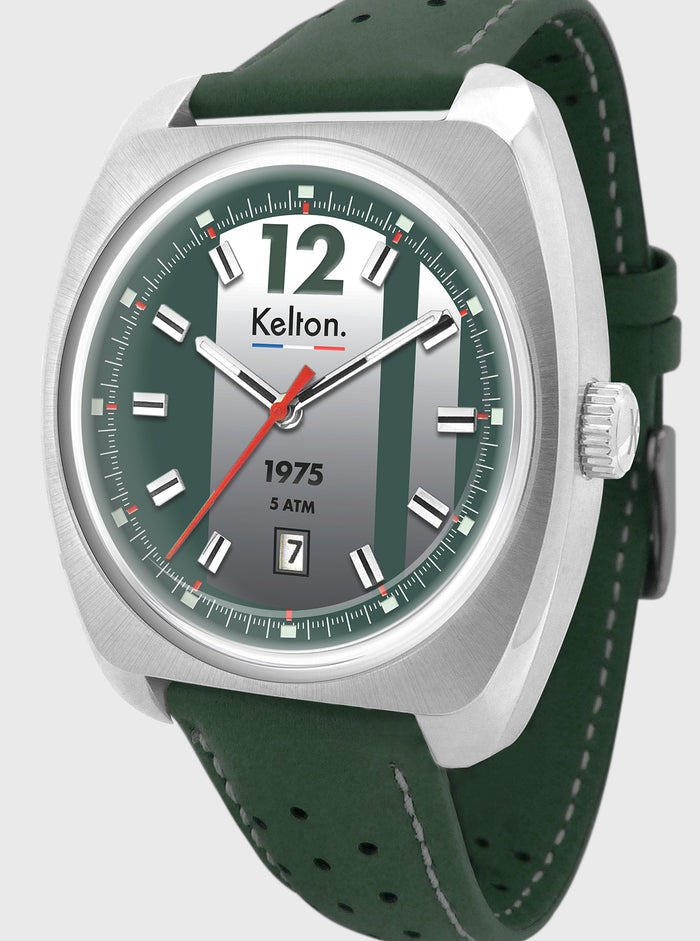 Montre Kelton RC 1975 vue rapprochée: boîtier argenté, cadran vert, bracelet cuir vert.