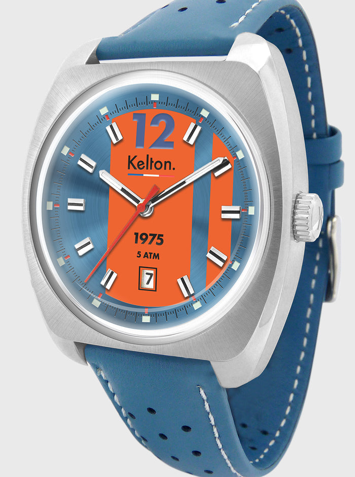 Montre Kelton cadran bleu-orangé avec inscription 1975, boîtier argenté et bracelet bleu.