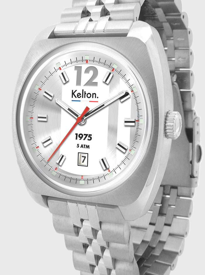 Montre Kelton RC 1975, cadran blanc détaillé avec index, date et aiguilles rouges